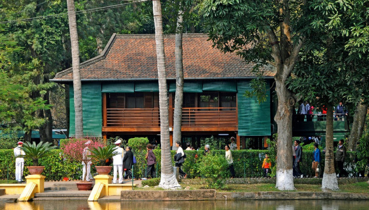 Thăm nhà sàn Bác Hồ - địa điểm du lịch Hà Nội giản dị - VNTRIP.VN