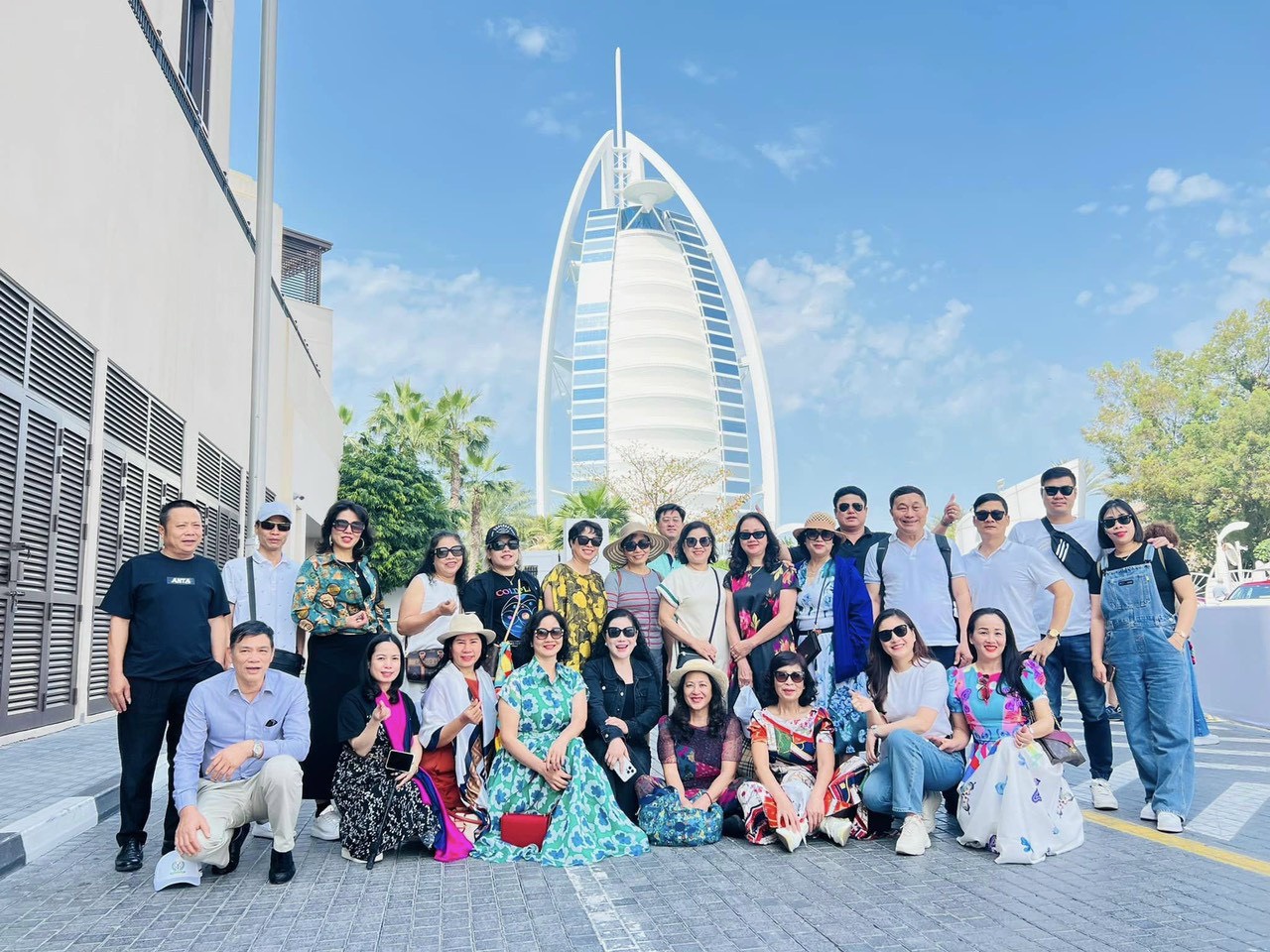 KHÁCH ĐI DUBAI