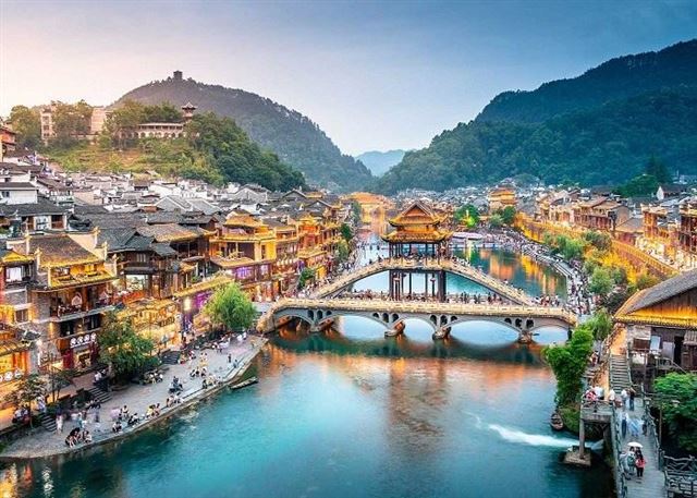 TRƯƠNG GIA GIỚI- VŨ LĂNG NGUYÊN- PHƯỢNG HOÀNG CỔ TRẤN