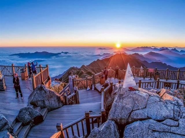 KHÁM PHÁ TÂY BẮC: MAI CHÂU – MỘC CHÂU – SƠN LA – ĐIỆN BIÊN – LAI CHÂU – SAPA