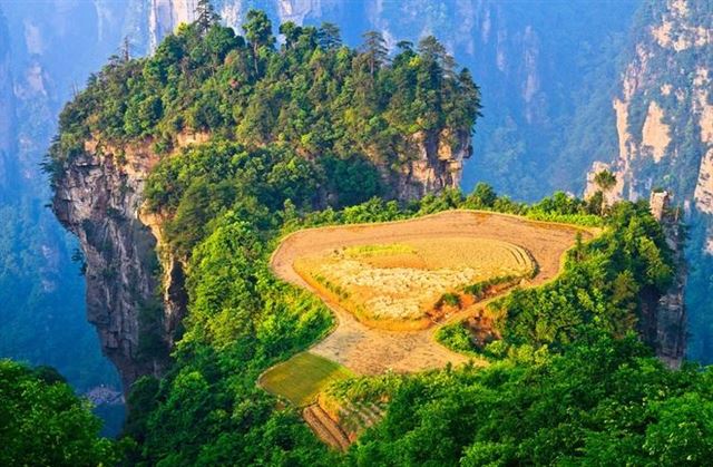 TOUR THÁNG 8: HÀ NỘI – TRƯỜNG SA - TRƯƠNG GIA GIỚI – PHƯỢNG HOÀNG CỔ TRẤN – THIÊN MÔN SƠN – HỒ BẢO PHONG (5 NGÀY 5 ĐÊM)